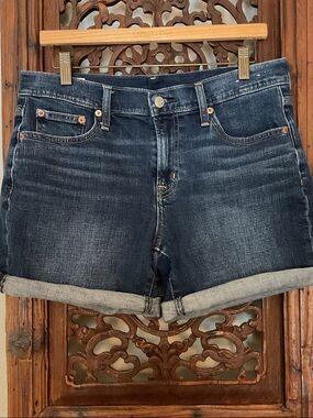 GAP 5” Girlfriend Midrise Denim Short